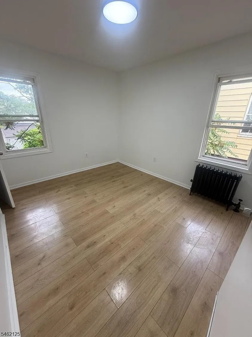 4 bed, 1.0 bath, 1200 sqft, $1,995 — Photo 2