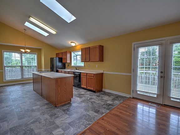 2nd image of 117 Mint Ln