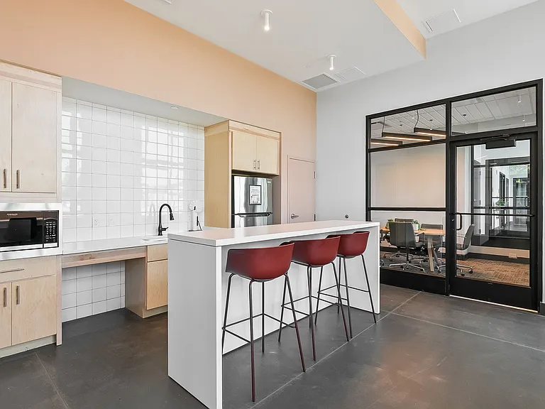 The Hub Apartments — Photo 32