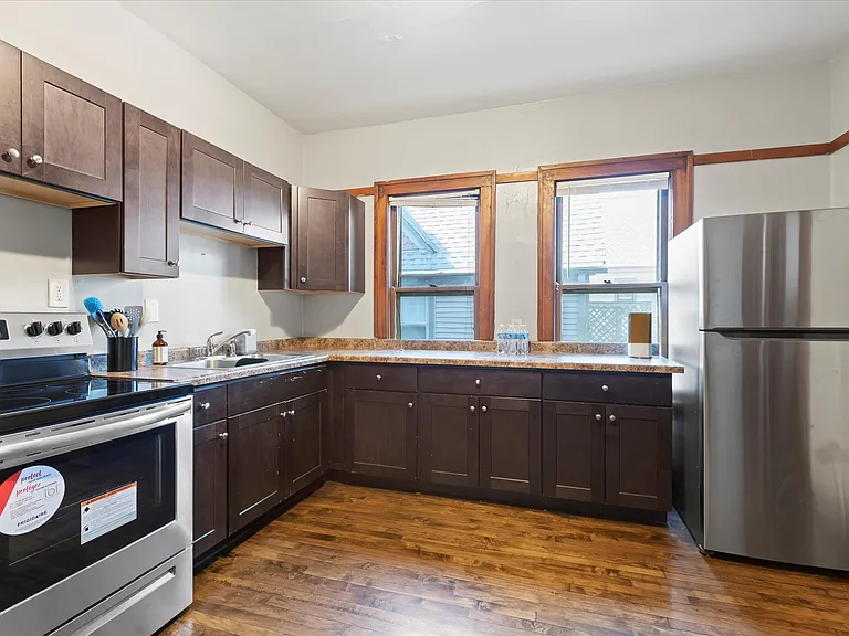 2745 N Frederick Ave — Photo 19
