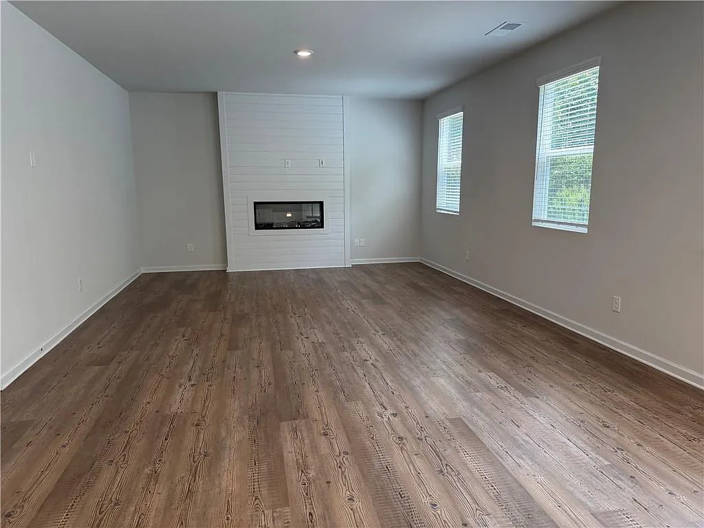 4 bed, 3.5 bath, 2270 sqft, $2,400 — Photo 3