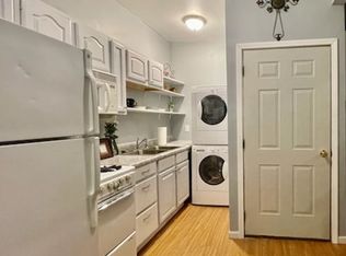 428 S 4th St #2R, Rockford, IL 61104