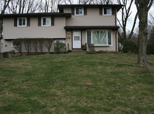 16 Morris Dr, New City, NY