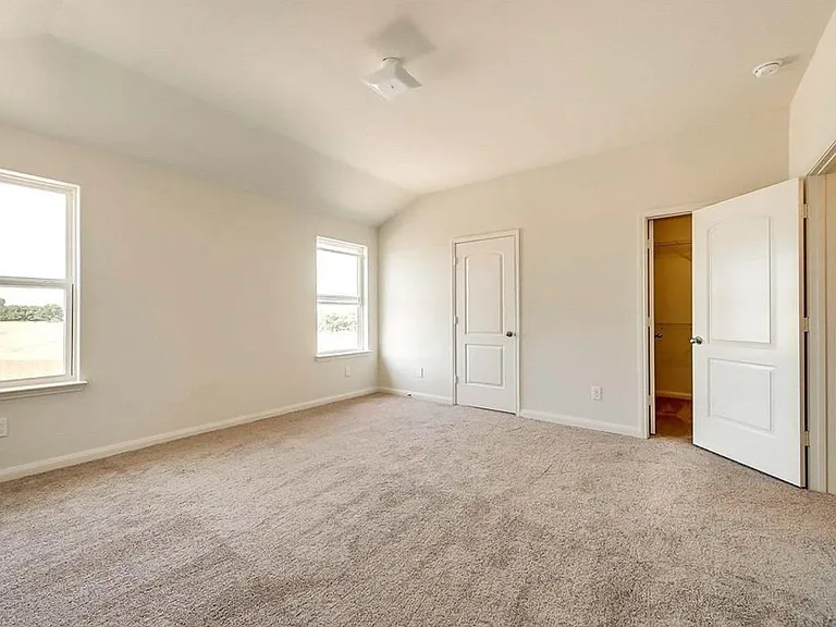1810 Douglas St — Photo 4
