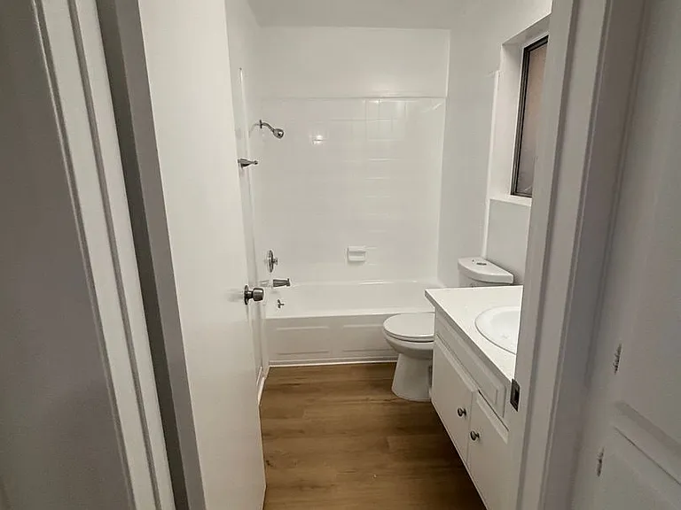 079 - 1306 N Columbus — Photo 9