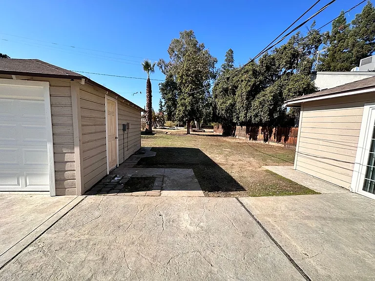 4735 N Thorne Ave — Photo 13