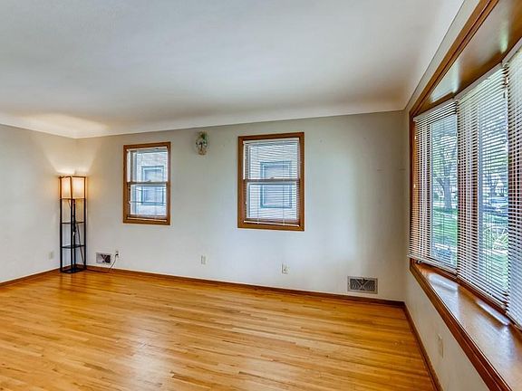 3rd image of 798 Orange Ave E