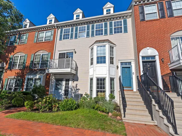 37 Cypress St, Jersey City, NJ 07305