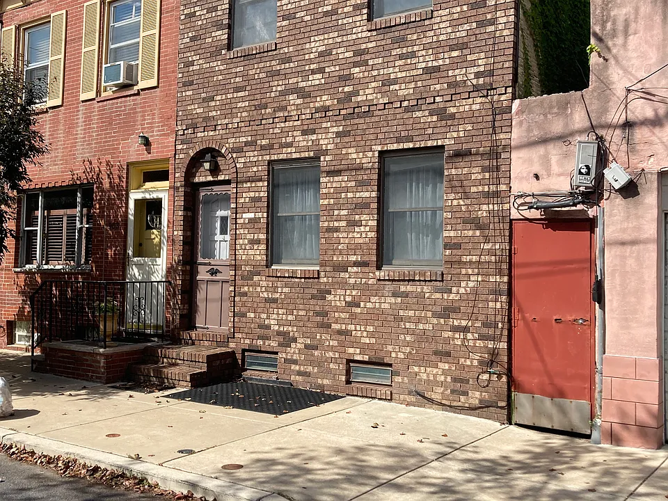 901 Cross St