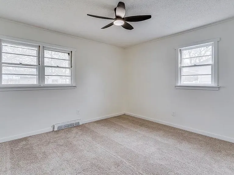 565 S Circle Dr — Photo 20