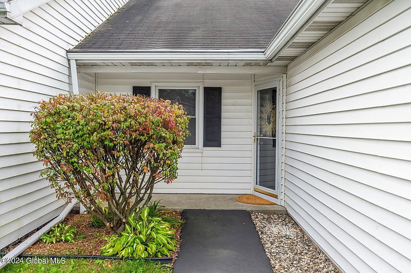 4th image of 62 Marsdale Court