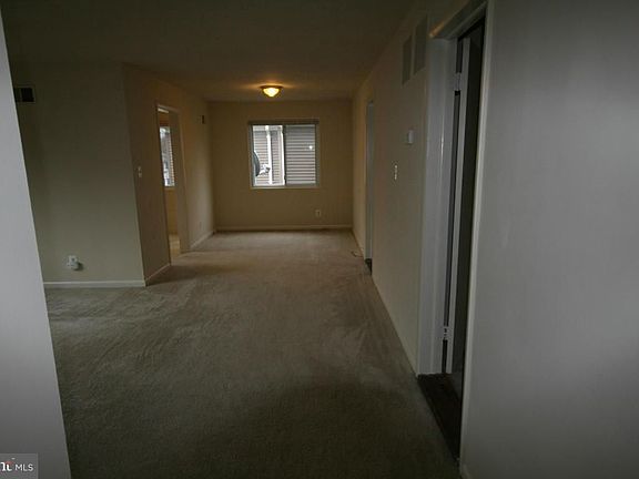 3rd image of 728 N Wakefield St