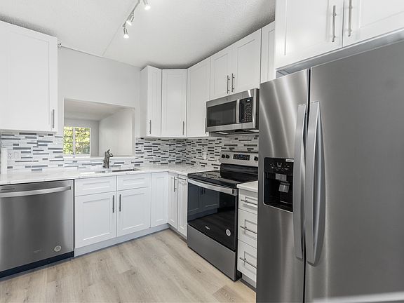 5th image of 2800 SW 22nd Avenue #1060