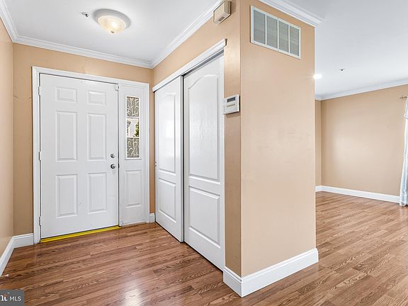 5th image of 305 Huntington Ct