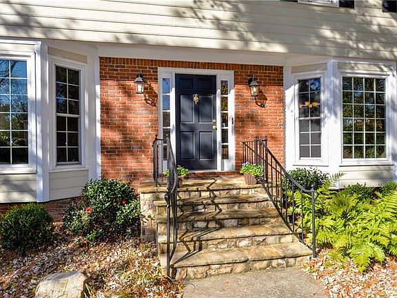 5th image of 3211 Moss Creek Dr