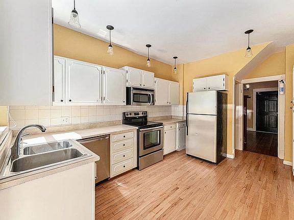5th image of 2731 N Vine St