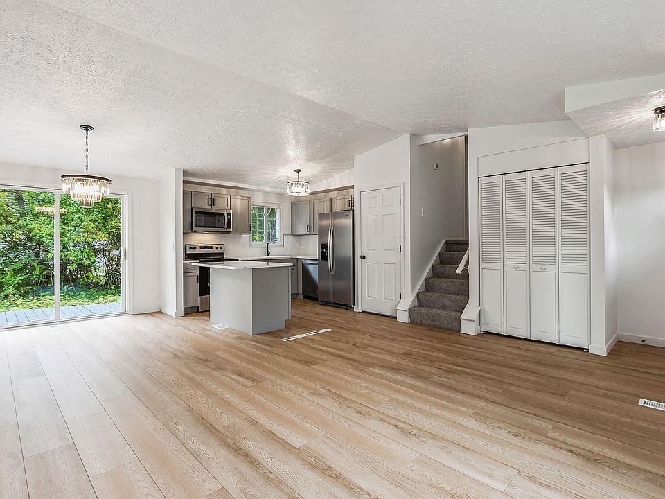 1st image of 3021 Deepwood Dr