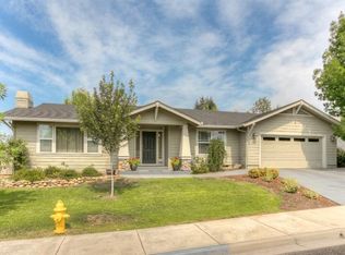 131 Country Hill Dr, Phoenix, OR 97535