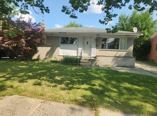 20736 Crestmont Ln, Dearborn Heights, MI 48127