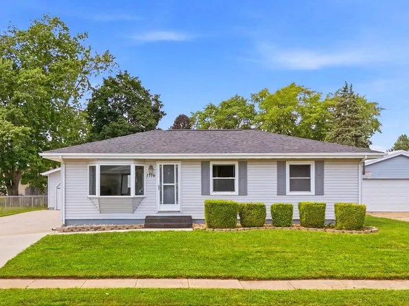 1516 Parkway Dr, Burlington, IA 52601