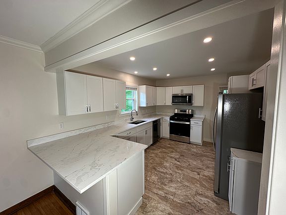 4th image of 746 McNeilly Rd