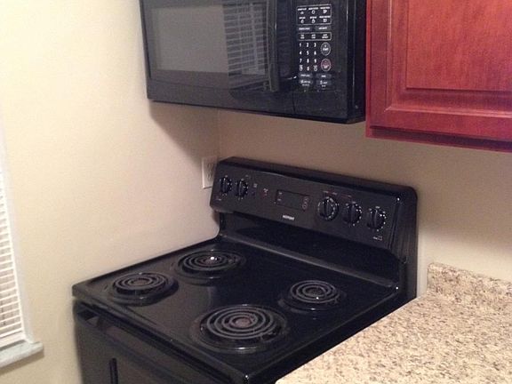 3rd image of 246 E Commons Dr