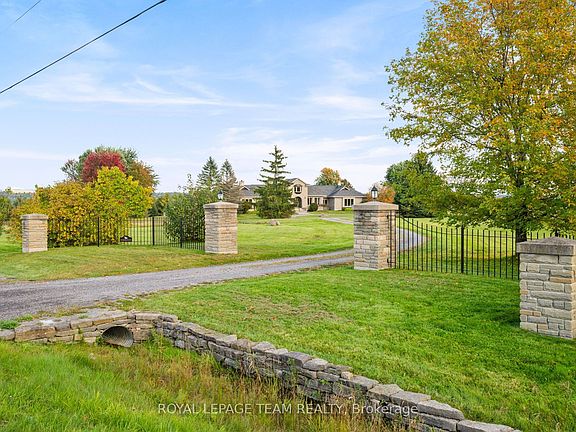 4th image of 285 Pinhey Point Rd
