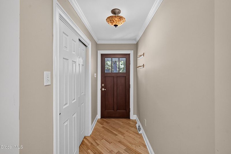 3rd image of 901 Londonderry Court