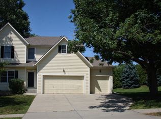 124 N Indian Wells Dr, Olathe, KS 66061