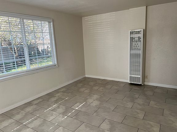 2nd image of 1170 Oak Ave