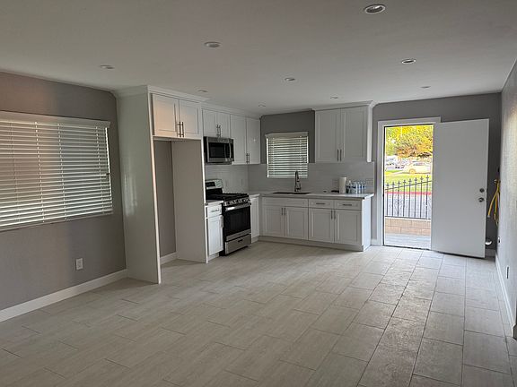 2nd image of 2710 W Harvard St #2