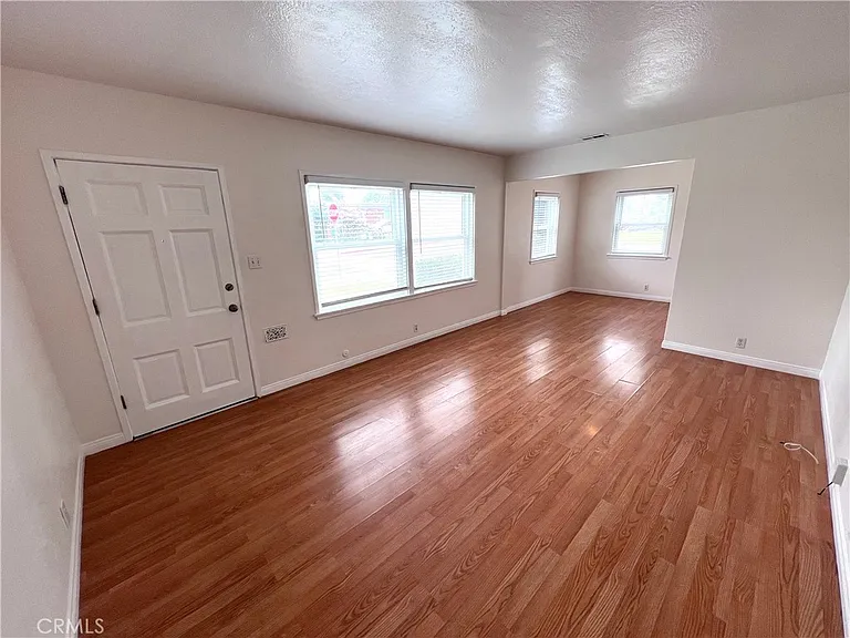 701 Center St — Photo 2
