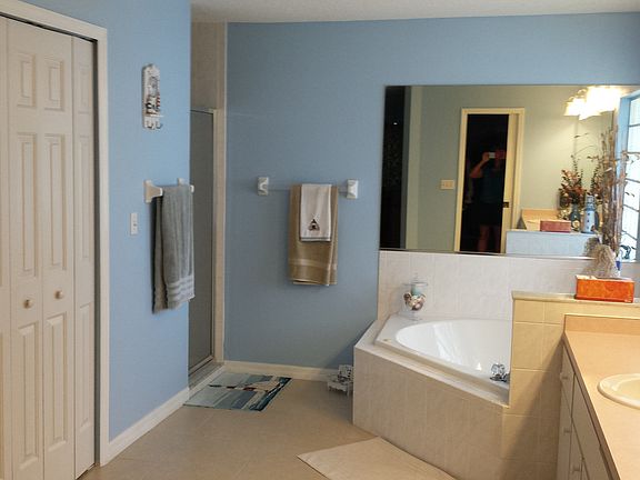 Master Bath jetted tub