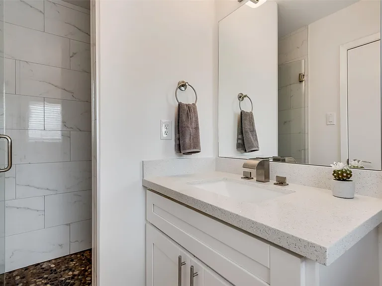 5118 Sanford Rd — Photo 14