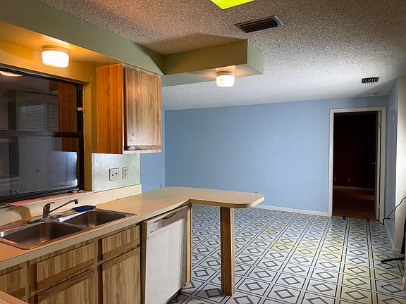 4th image of 8461 THERESA Road
