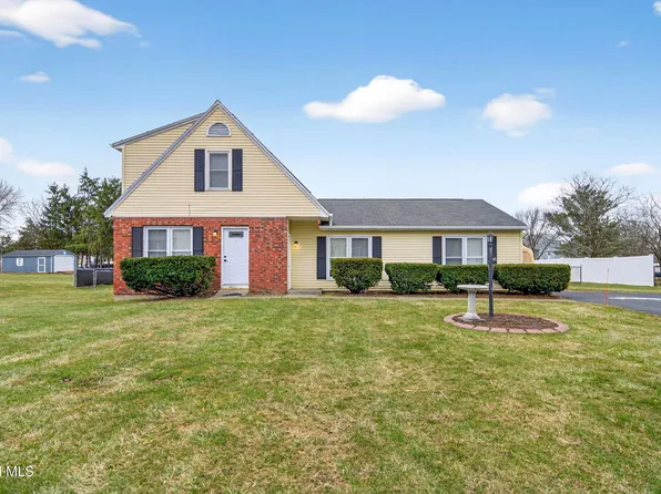 10 Pheasant Run, Waterford, NY 12188