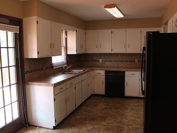 2nd image of 3454 Stonehenge Dr