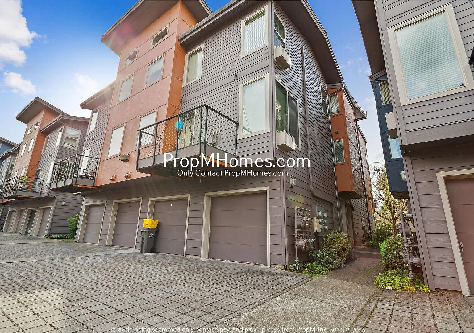 Contemporary Townhome in the heart of St. Johns! — Photo 1