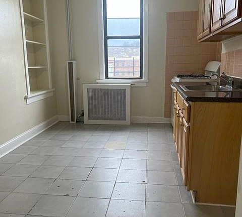 3rd image of 148 Orchard St APT 2N