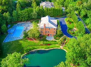 9 Stream Ct, Great Neck, NY 11023