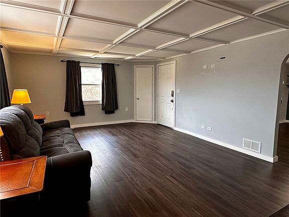 5th image of 1004 Virginia St