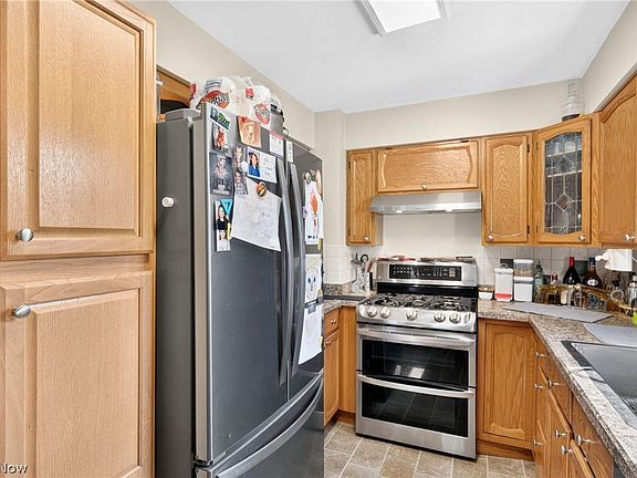 5th image of 1313 Martin Rd