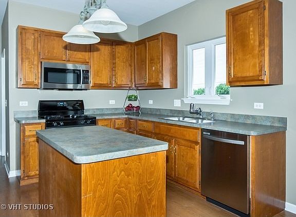 5th image of 377 Essex Ave