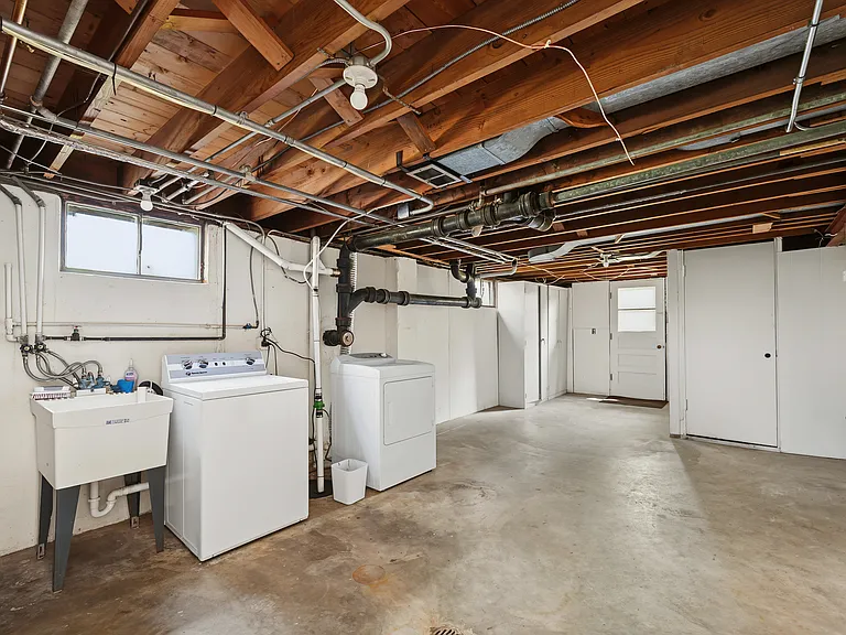673 N Park Blvd — Photo 22
