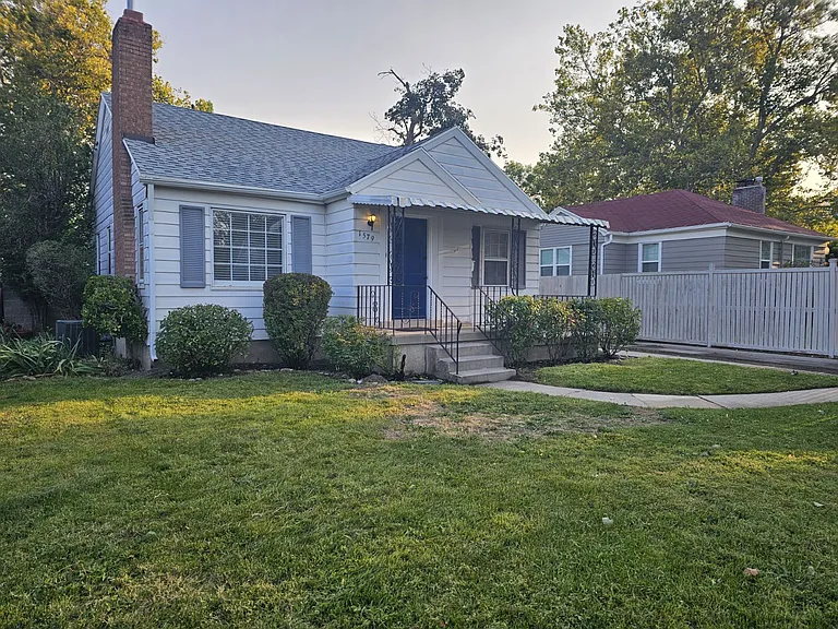 1579 E Hollywood Ave — Photo 2