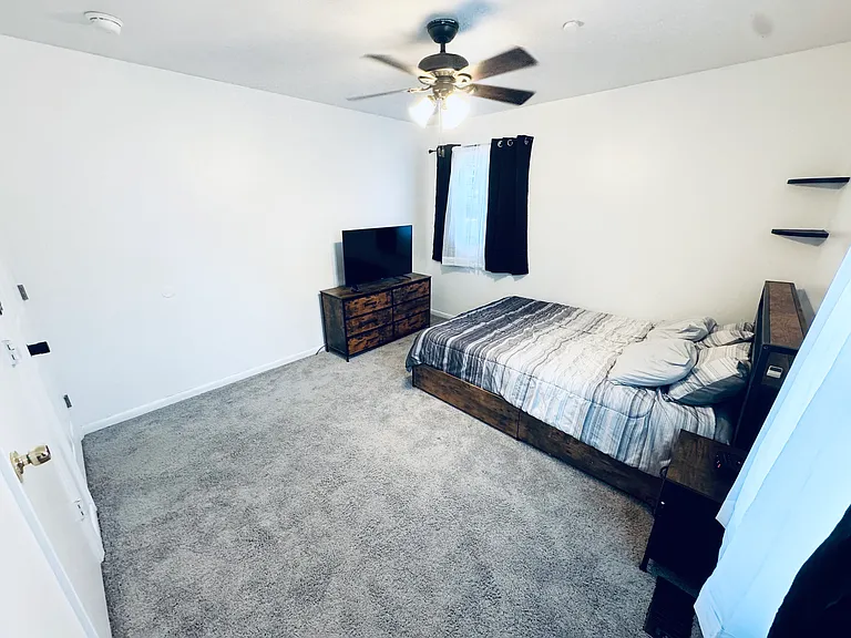 1209 Bostian Dr — Photo 2