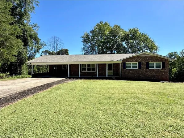 140 NE Circle Ct, Elkin, NC 28621