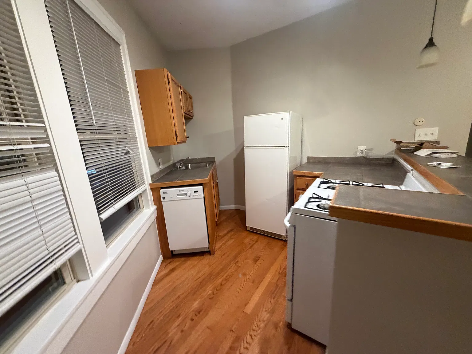 1 bed, 700 sqft, $1,200 — Photo 4