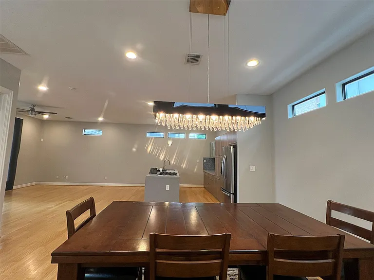 2314 Camden Dr — Photo 10