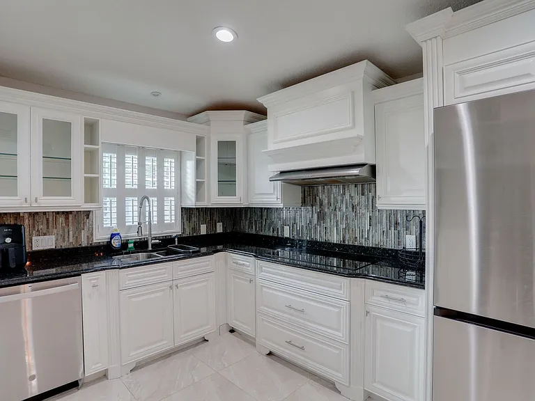 633 Spring Oaks Blvd — Photo 11